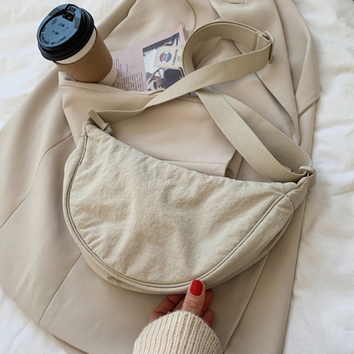 여성 반달 크로스백 여행용 슬링백 가벼운 데일리 미니 가방 크로와상백